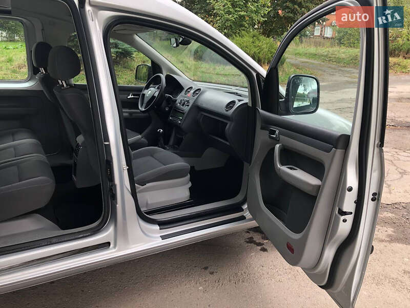 Минивэн Volkswagen Caddy 2010 в Ровно