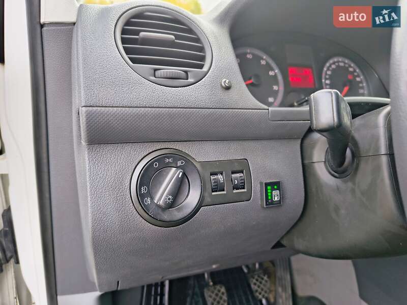 Вантажний фургон Volkswagen Caddy 2008 в Харкові