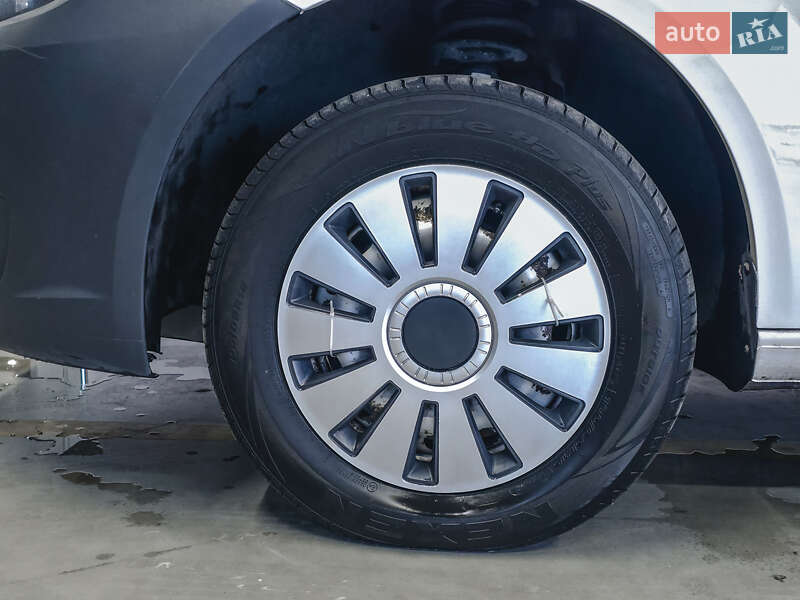 Грузовой фургон Volkswagen Caddy 2014 в Киеве