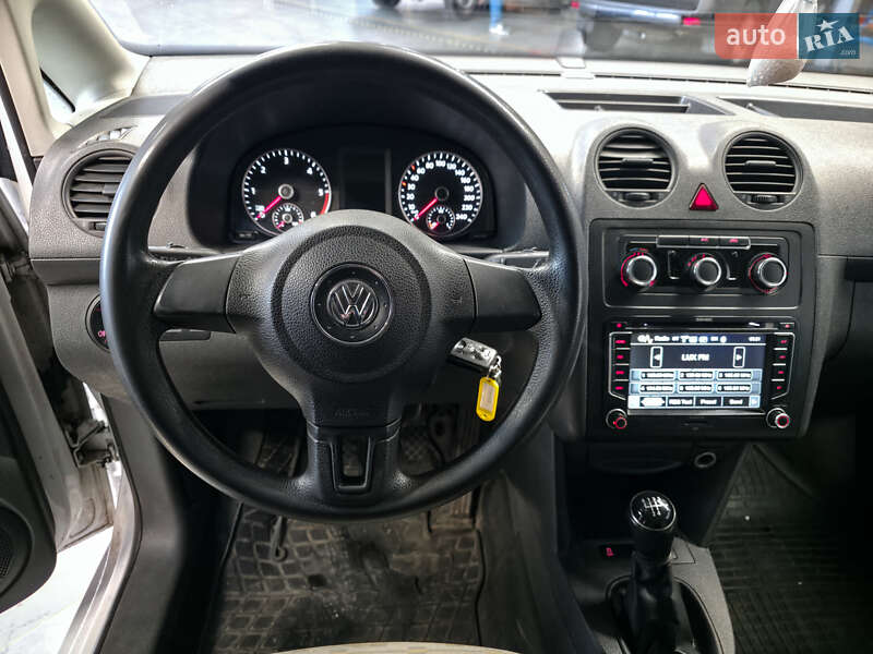 Грузовой фургон Volkswagen Caddy 2014 в Киеве