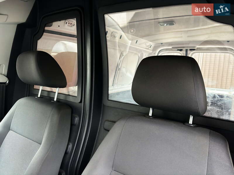 Грузовой фургон Volkswagen Caddy 2015 в Житомире