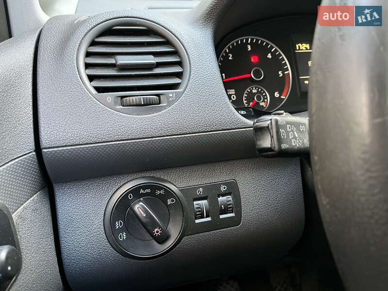 Вантажний фургон Volkswagen Caddy 2012 в Кременчуці