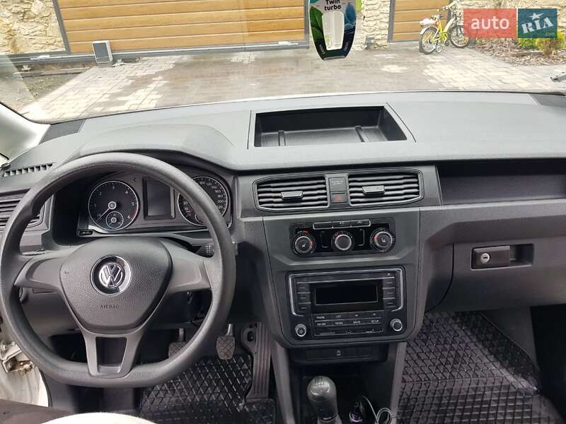 Грузовой фургон Volkswagen Caddy 2018 в Остроге