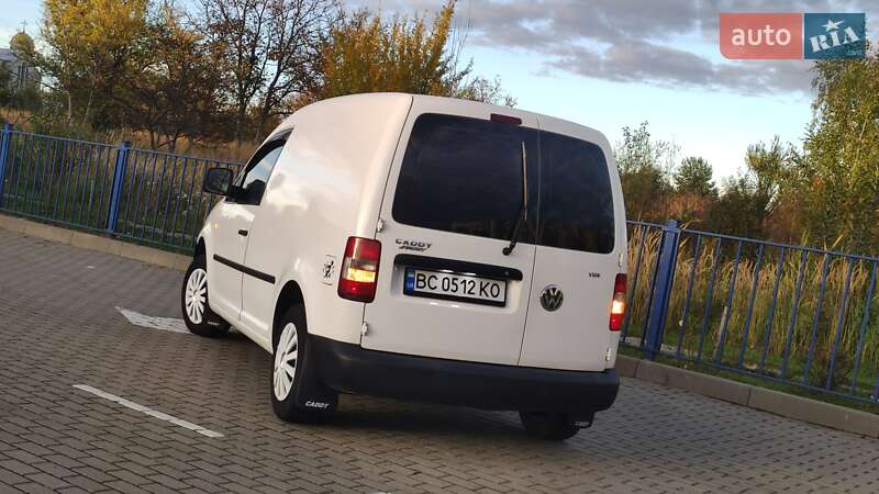 Грузовой фургон Volkswagen Caddy 2006 в Дрогобыче