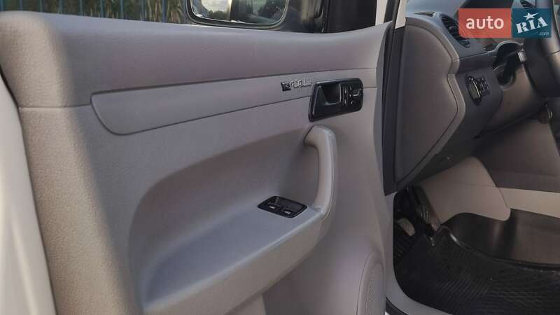 Грузовой фургон Volkswagen Caddy 2006 в Дрогобыче