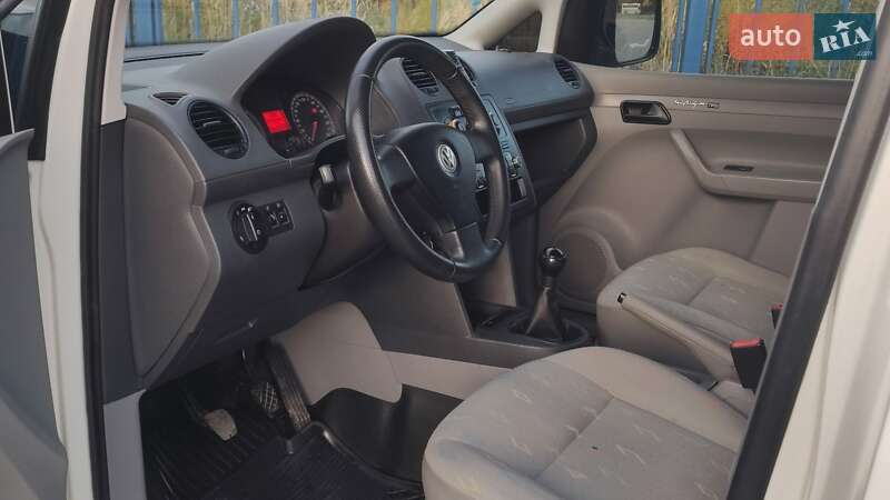 Грузовой фургон Volkswagen Caddy 2006 в Дрогобыче