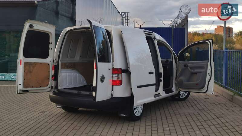 Грузовой фургон Volkswagen Caddy 2006 в Дрогобыче