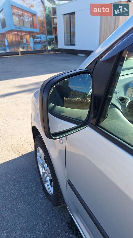 Минивэн Volkswagen Caddy 2008 в Киеве