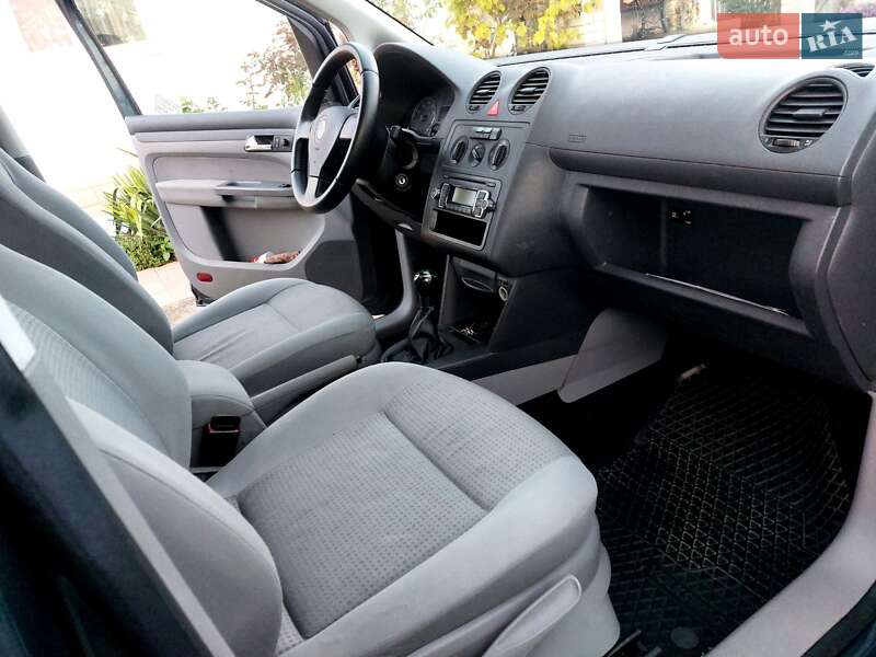 Минивэн Volkswagen Caddy 2010 в Черновцах