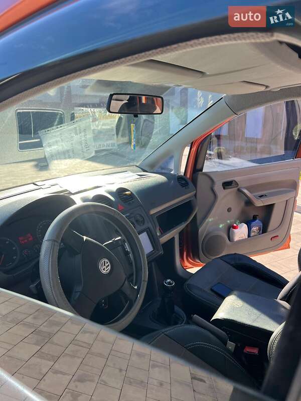 Минивэн Volkswagen Caddy 2008 в Вараше