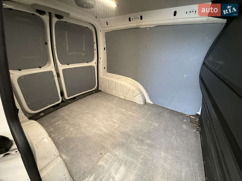 Вантажний фургон Volkswagen Caddy 2017 в Києві