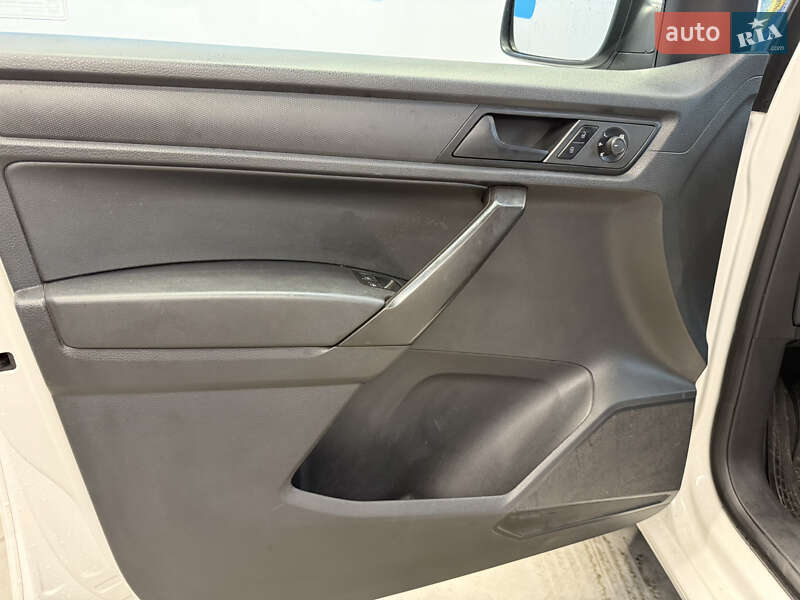 Вантажний фургон Volkswagen Caddy 2017 в Києві