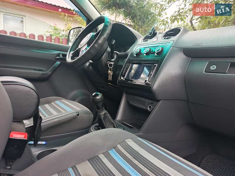 Минивэн Volkswagen Caddy 2010 в Жовкве