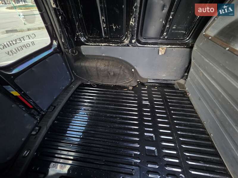 Вантажний фургон Volkswagen Caddy 2012 в Тернополі