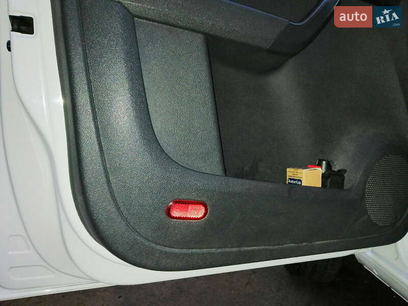 Вантажопасажирський фургон Volkswagen Caddy 2014 в Одесі фото 22 Вантажопасажирський фургон Volkswagen Caddy 2014 в Одесі