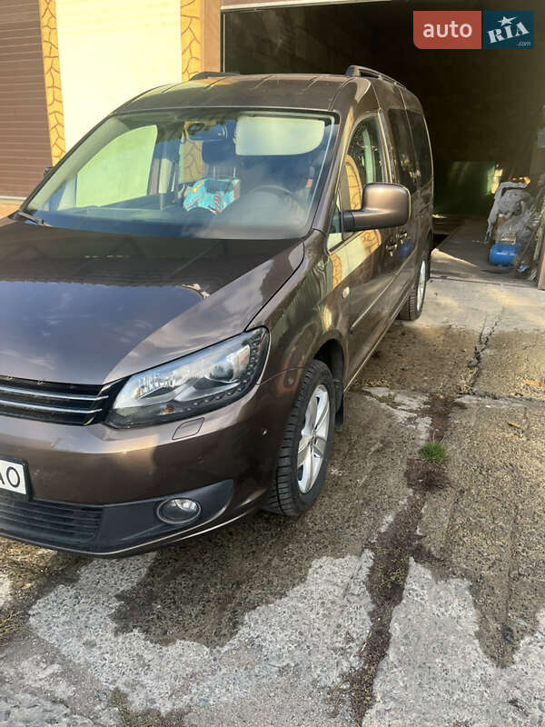 Минивэн Volkswagen Caddy 2012 в Долинской