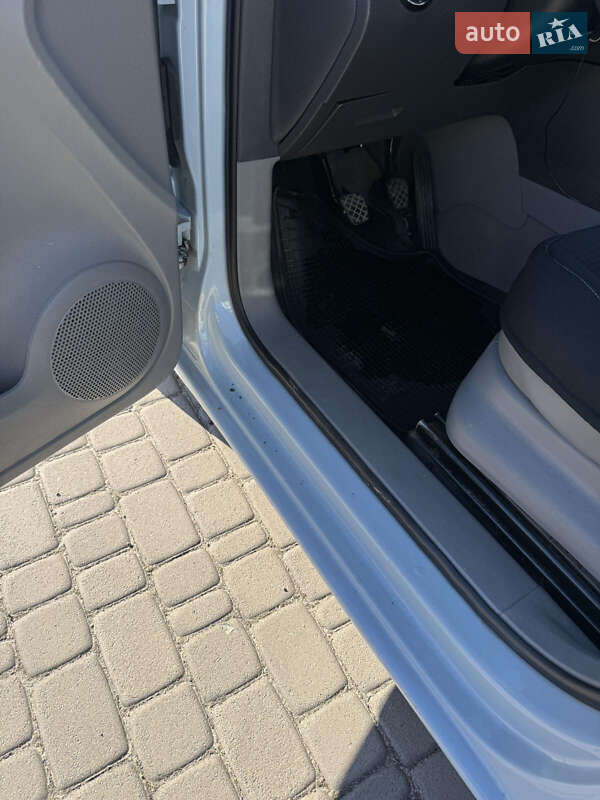 Минивэн Volkswagen Caddy 2004 в Львове