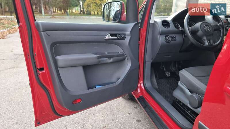 Минивэн Volkswagen Caddy 2014 в Киеве фото 12 Минивэн Volkswagen Caddy 2014 в Киеве