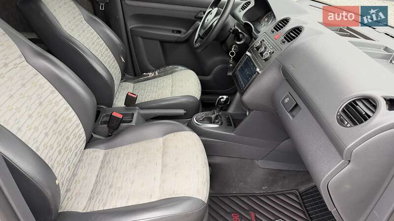 Грузопассажирский фургон Volkswagen Caddy 2012 в Харькове