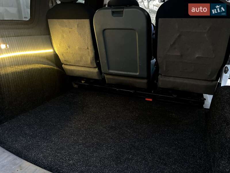 Минивэн Volkswagen Caddy 2004 в Львове