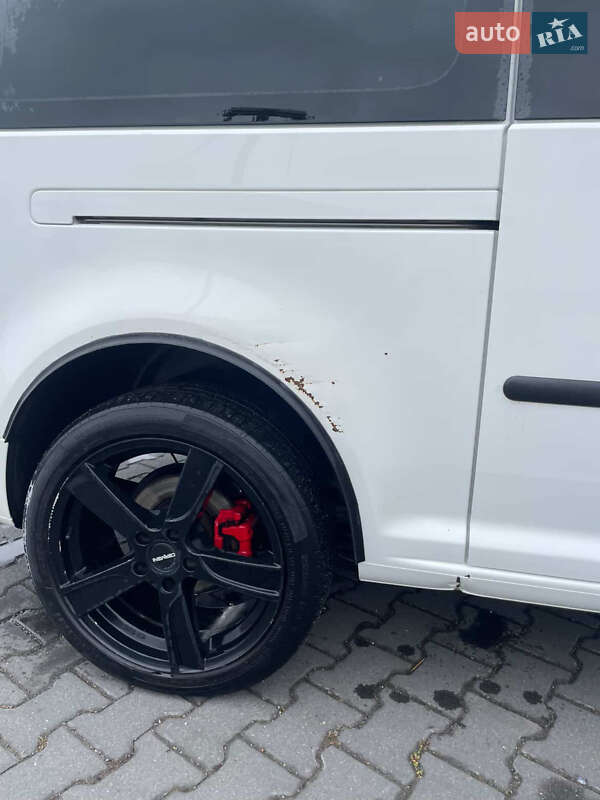 Минивэн Volkswagen Caddy 2015 в Черновцах