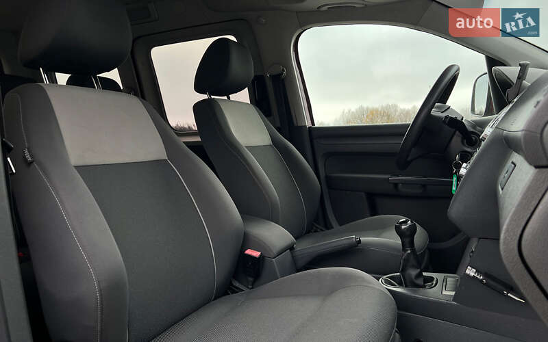 Минивэн Volkswagen Caddy 2010 в Львове