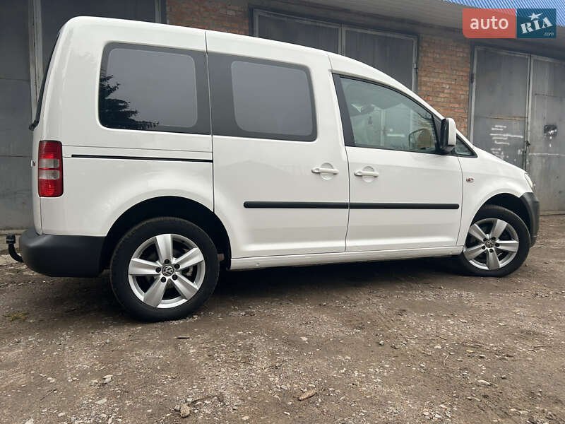 Мінівен Volkswagen Caddy 2011 в Нововолинську
