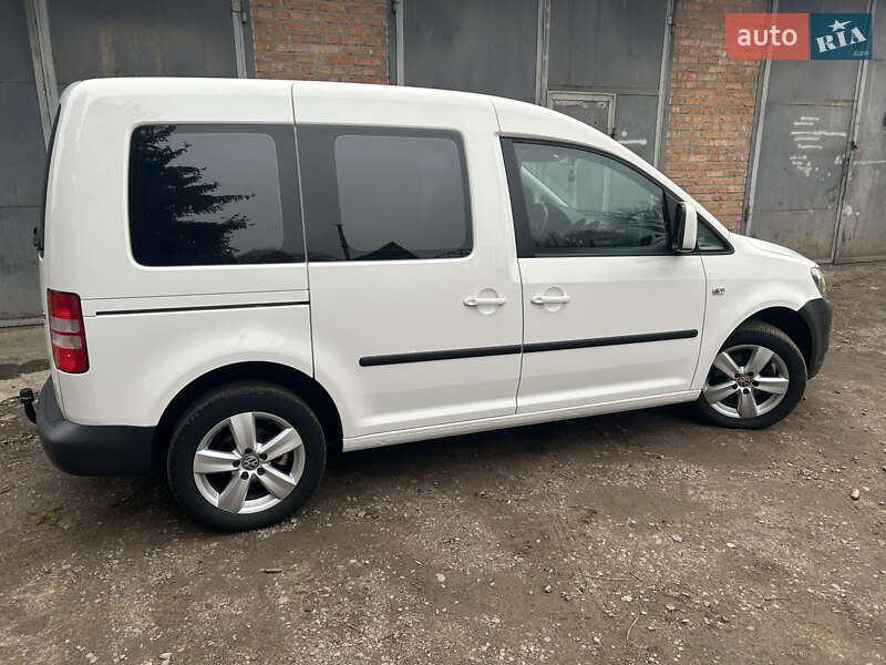 Мінівен Volkswagen Caddy 2011 в Нововолинську