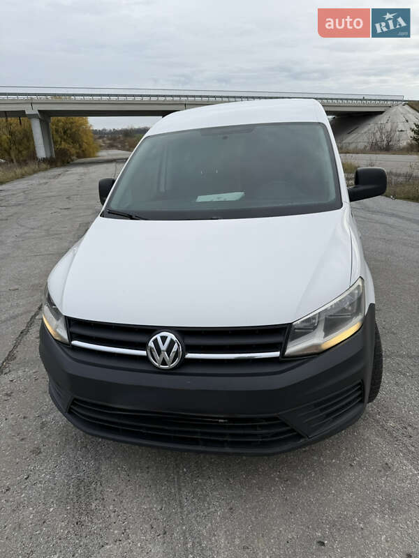 Вантажний фургон Volkswagen Caddy 2015 в Тернополі