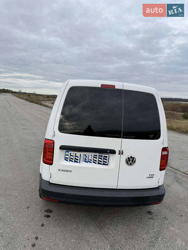Вантажний фургон Volkswagen Caddy 2015 в Тернополі