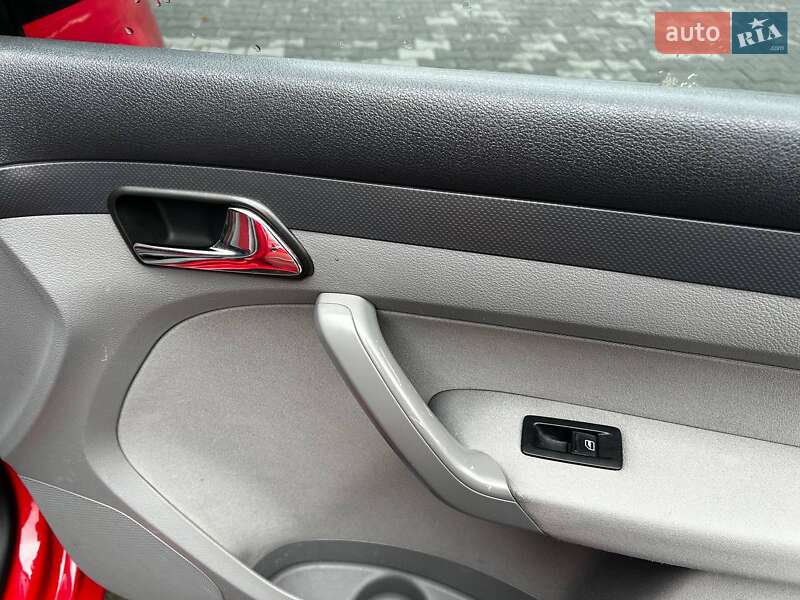 Мінівен Volkswagen Caddy 2009 в Чернівцях