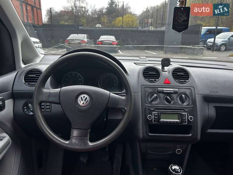 Мінівен Volkswagen Caddy 2009 в Чернівцях