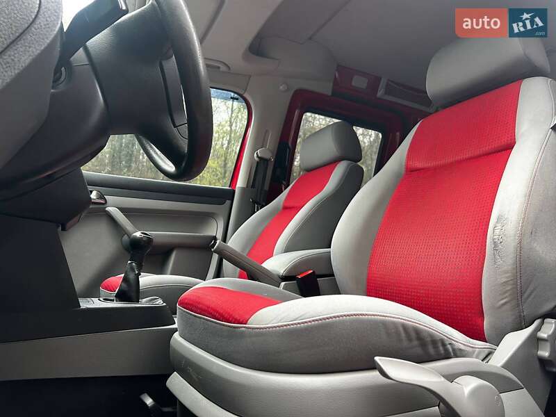 Мінівен Volkswagen Caddy 2009 в Чернівцях