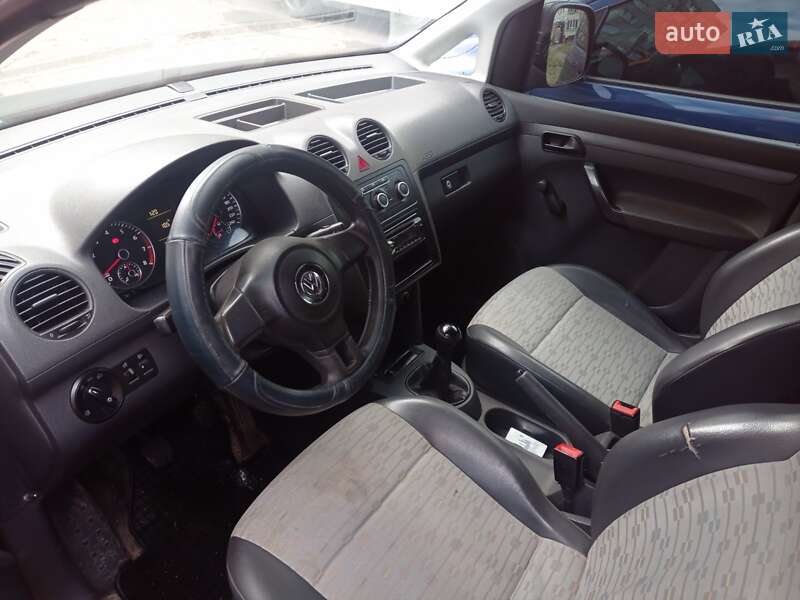 Грузовой фургон Volkswagen Caddy 2011 в Львове