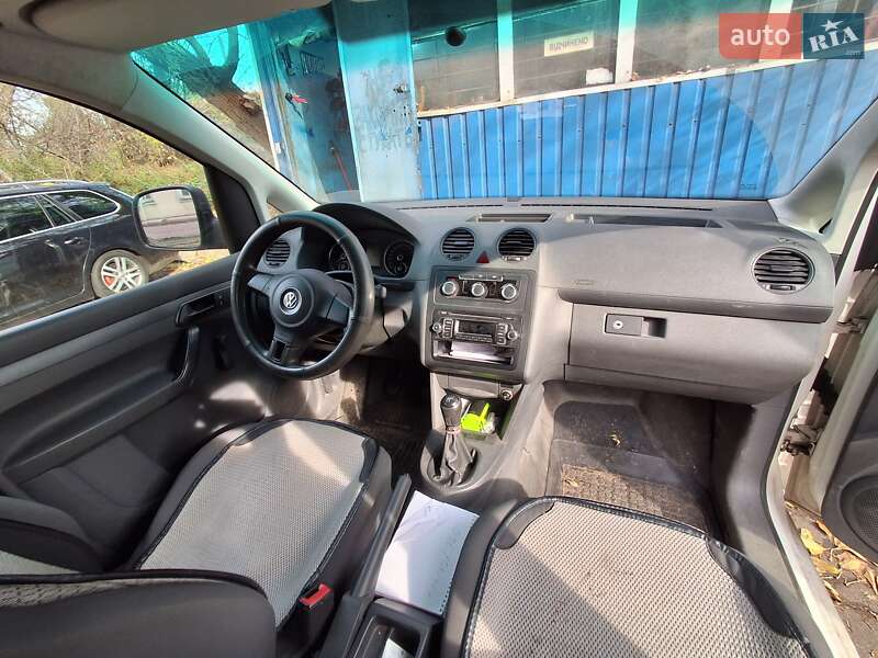 Грузовой фургон Volkswagen Caddy 2013 в Киеве