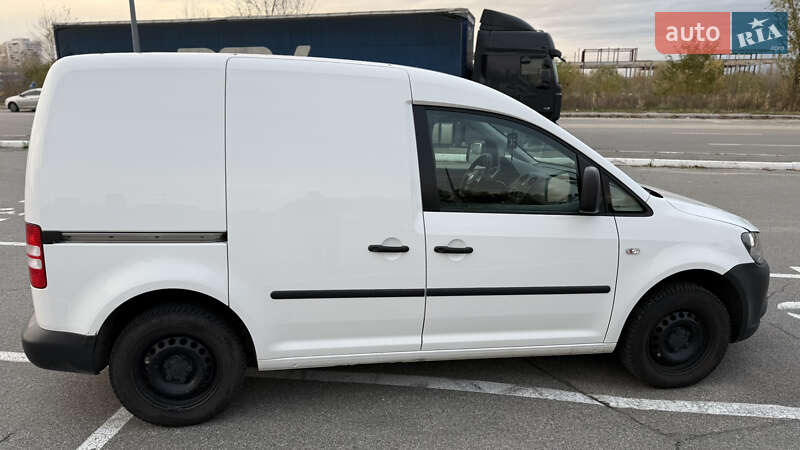 Грузовой фургон Volkswagen Caddy 2015 в Киеве