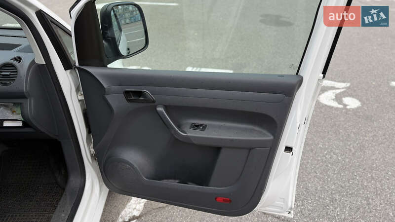 Грузовой фургон Volkswagen Caddy 2015 в Киеве