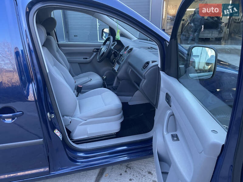 Минивэн Volkswagen Caddy 2008 в Киеве