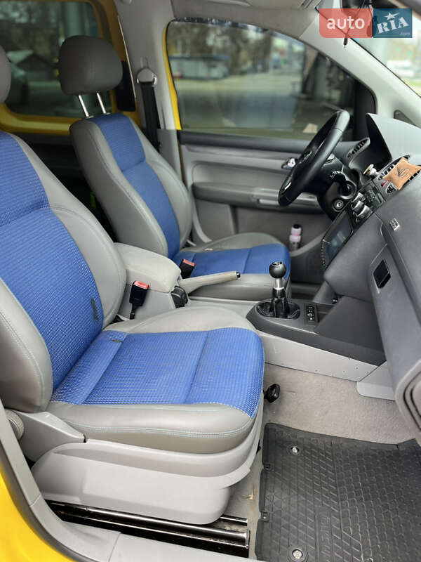 Минивэн Volkswagen Caddy 2004 в Николаеве