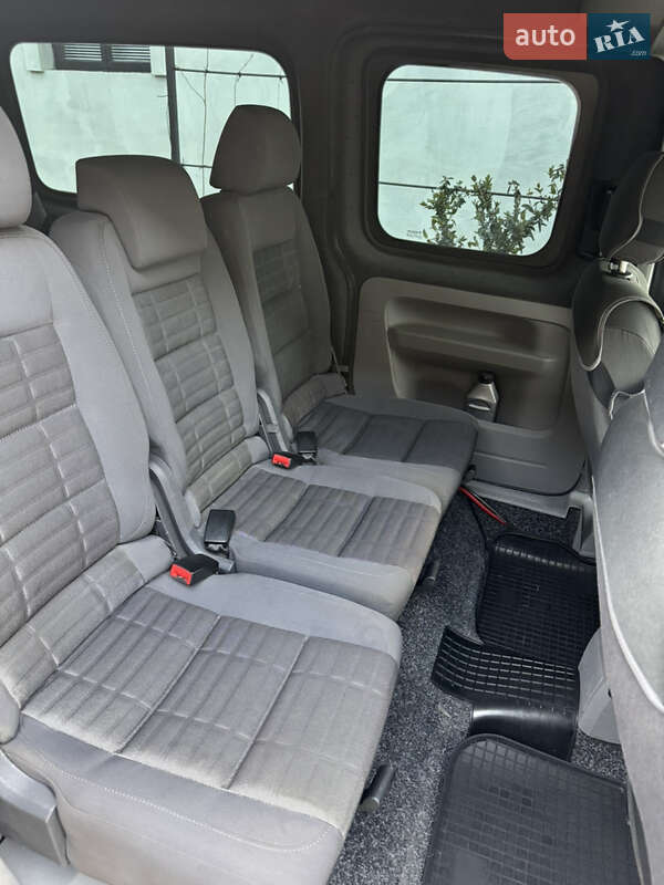 Мінівен Volkswagen Caddy 2009 в Чернівцях