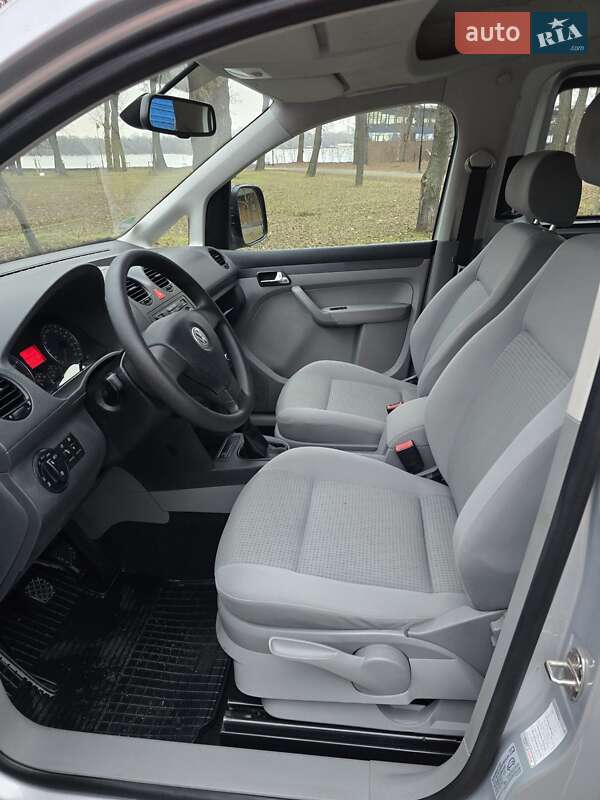 Мінівен Volkswagen Caddy 2009 в Києві