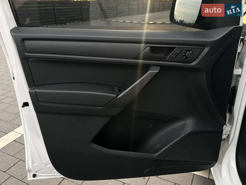 Вантажопасажирський фургон Volkswagen Caddy 2016 в Мукачевому