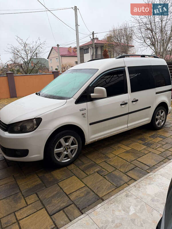 Вантажний фургон Volkswagen Caddy 2013 в Києві