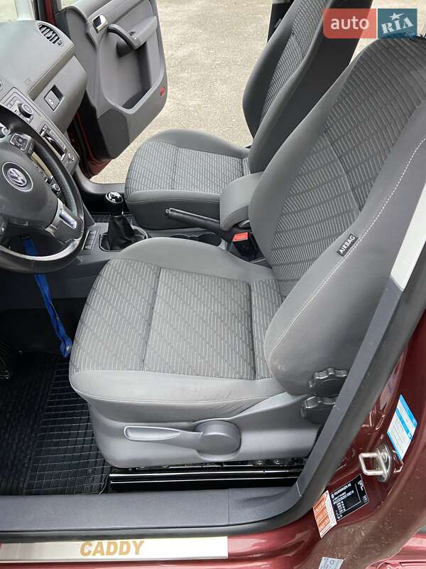 Мінівен Volkswagen Caddy 2014 в Києві