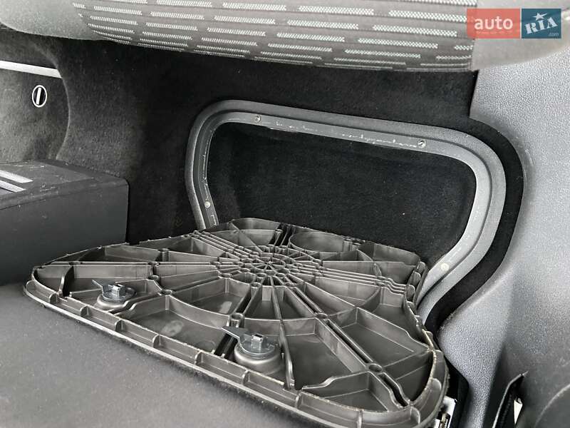 Мінівен Volkswagen Caddy 2014 в Києві