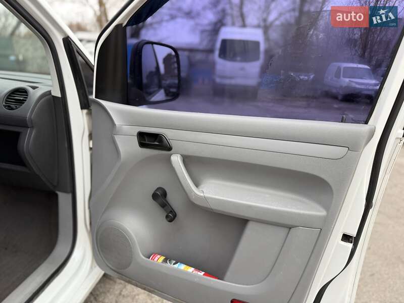 Минивэн Volkswagen Caddy 2006 в Киеве