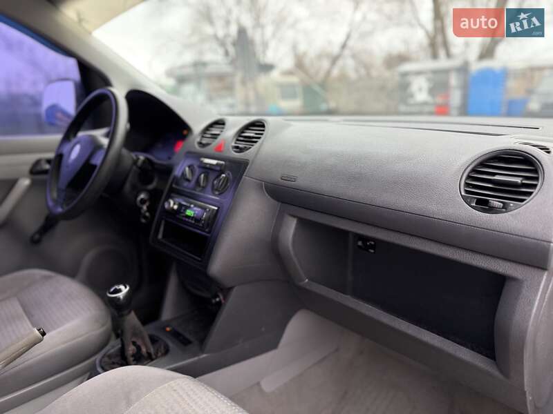Минивэн Volkswagen Caddy 2006 в Киеве