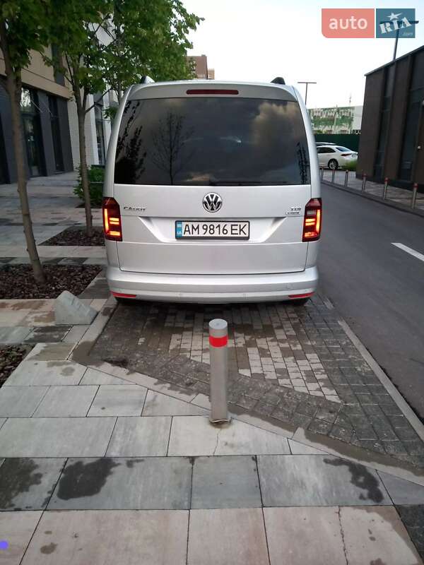 Минивэн Volkswagen Caddy 2015 в Киеве