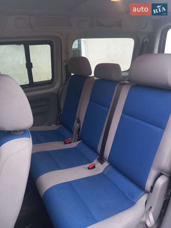 Минивэн Volkswagen Caddy 2011 в Вижнице