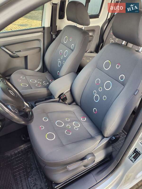 Минивэн Volkswagen Caddy 2012 в Черновцах